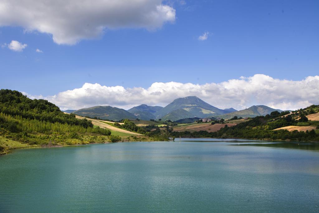 Colle Sul Lago Cingoli Esterno foto