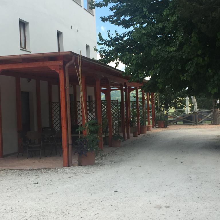 Colle Sul Lago Cingoli Esterno foto