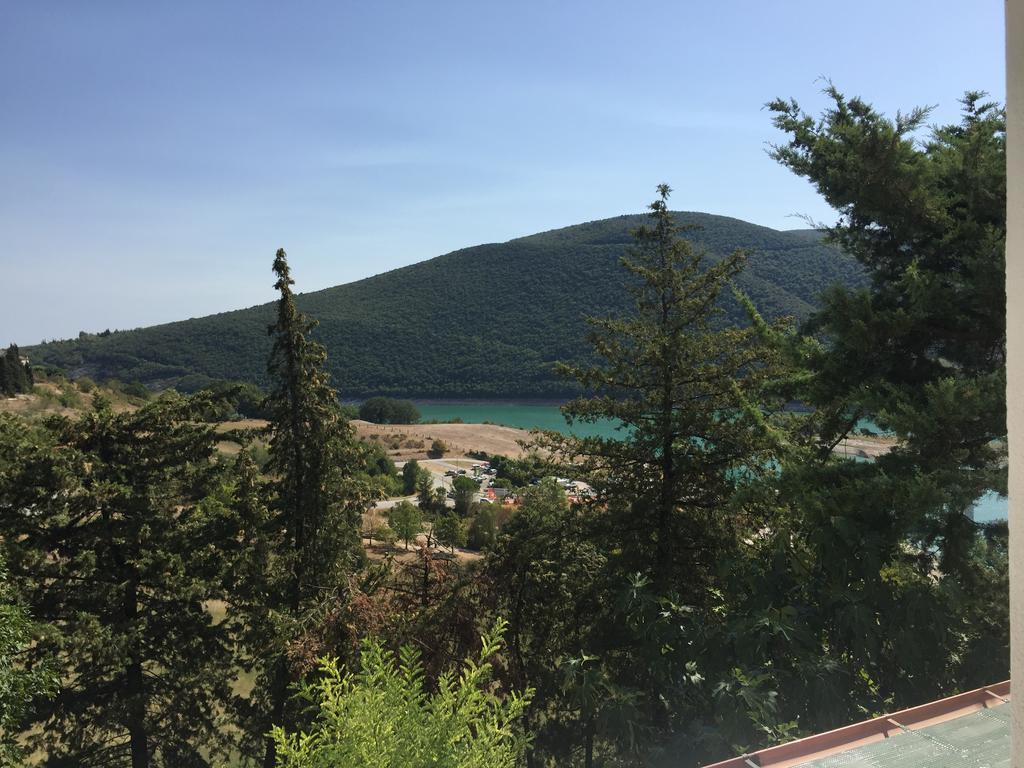 Colle Sul Lago Cingoli Esterno foto