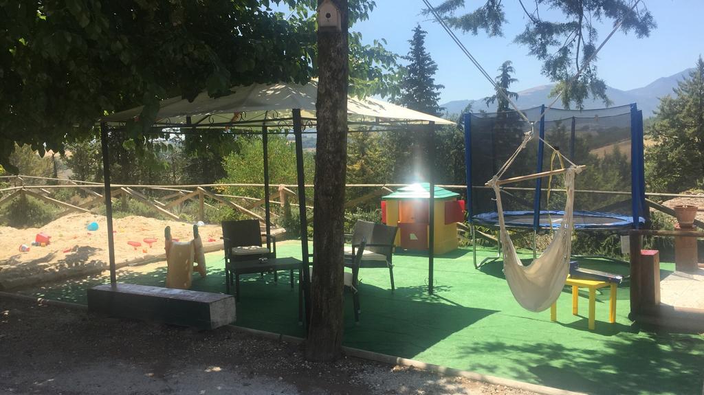 Colle Sul Lago Cingoli Esterno foto