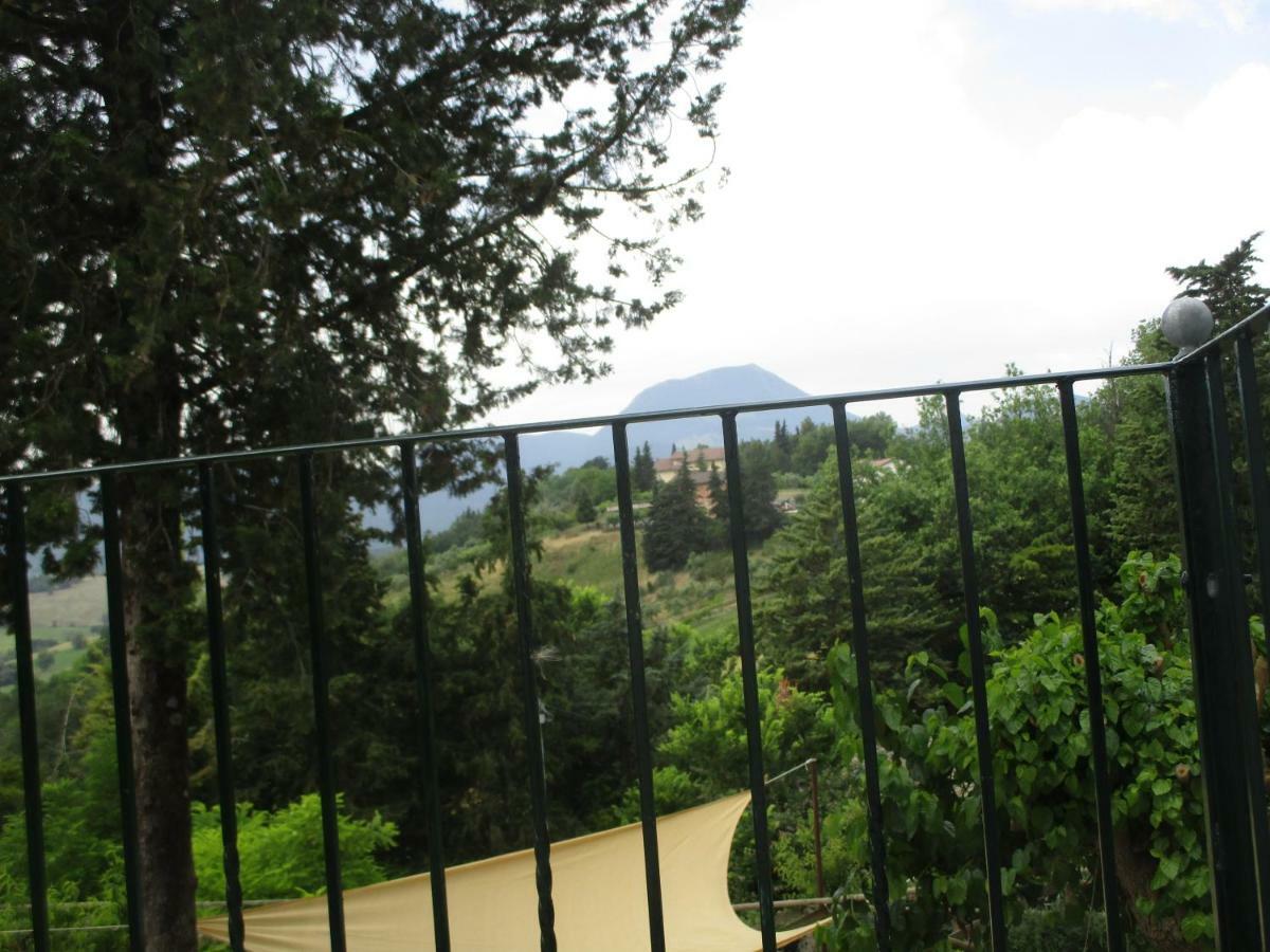 Colle Sul Lago Cingoli Esterno foto